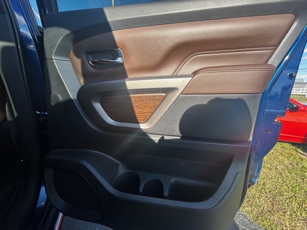 Nissan Titan Platinum Reserve Crew Cab 4WD 2022 Nissan Titan Platinum Reserve Crew Cab 4WD 2022