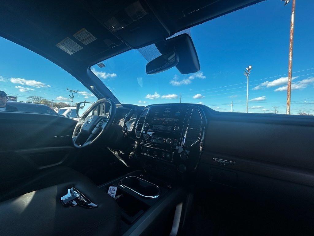 Nissan Titan Platinum Reserve Crew Cab 4WD 2022 Nissan Titan Platinum Reserve Crew Cab 4WD 2022