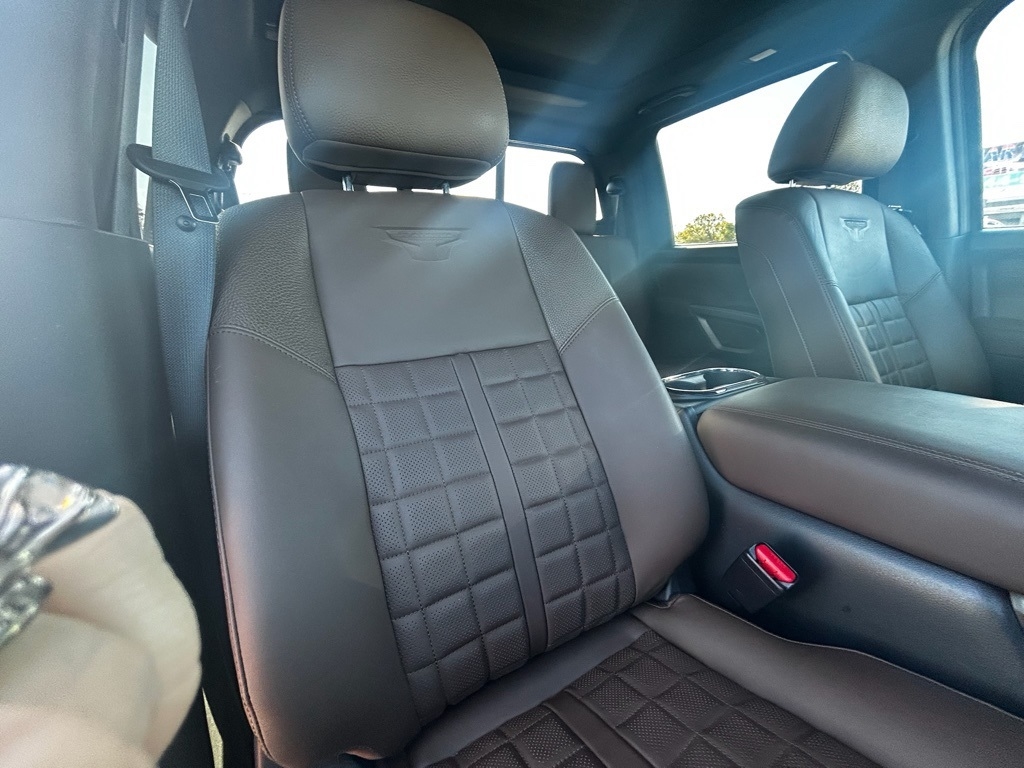 Nissan Titan Platinum Reserve Crew Cab 4WD 2022 Nissan Titan Platinum Reserve Crew Cab 4WD 2022