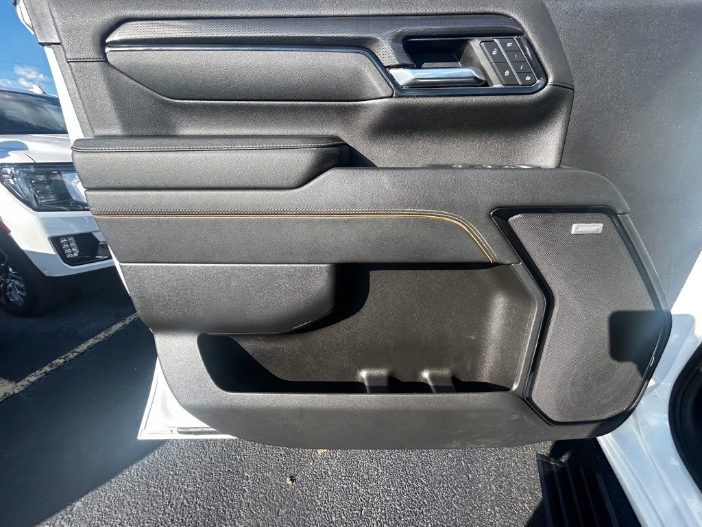 GMC Sierra 2500HD AT4 Crew Cab 4WD 2024 GMC Sierra 2500HD AT4 Crew Cab 4WD 2024