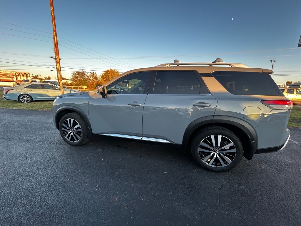 Nissan Pathfinder Platinum 4WD 2024 Nissan Pathfinder Platinum 4WD 2024