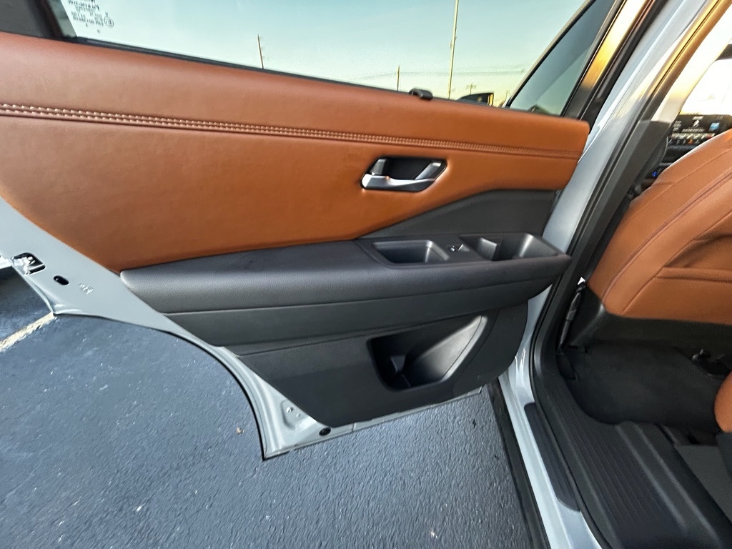 Nissan Pathfinder Platinum 4WD 2024 Nissan Pathfinder Platinum 4WD 2024