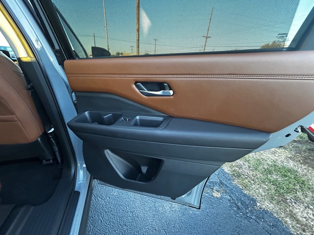 Nissan Pathfinder Platinum 4WD 2024 Nissan Pathfinder Platinum 4WD 2024