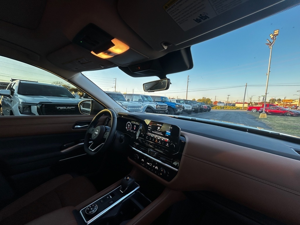 Nissan Pathfinder Platinum 4WD 2024 Nissan Pathfinder Platinum 4WD 2024