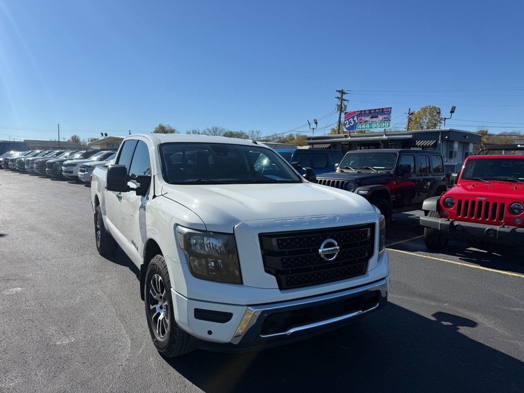 2021 Nissan Titan SV Crew Cab 4WD