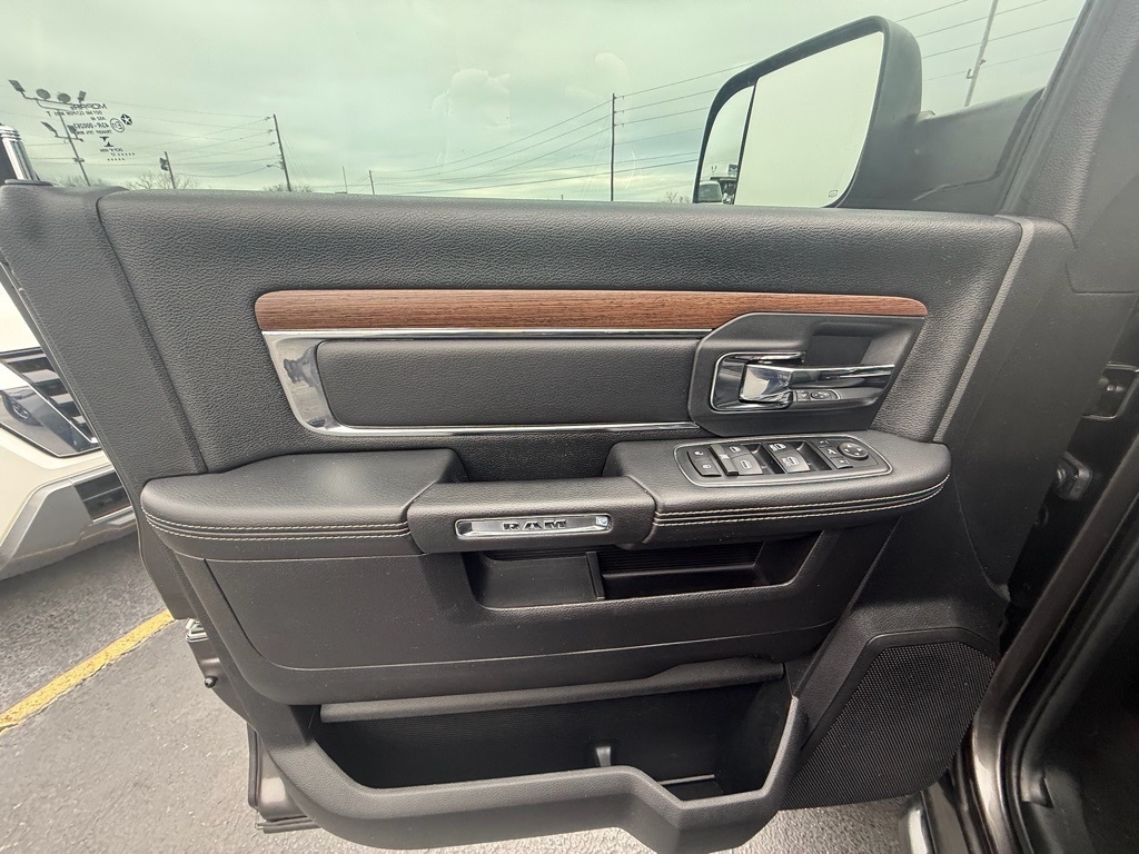 RAM 2500 Laramie Crew Cab SWB 4WD 2017