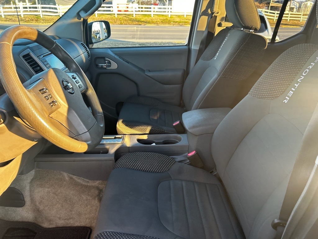 Nissan Frontier S Crew Cab 5AT 2WD 2017