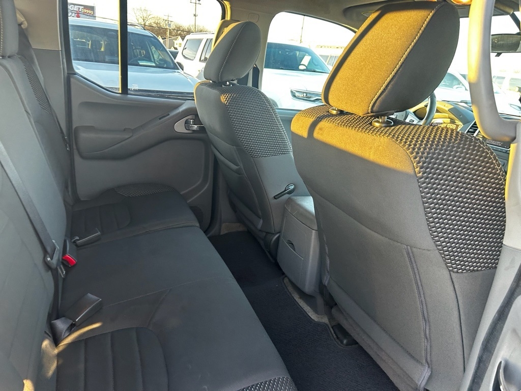 Nissan Frontier S Crew Cab 5AT 2WD 2017