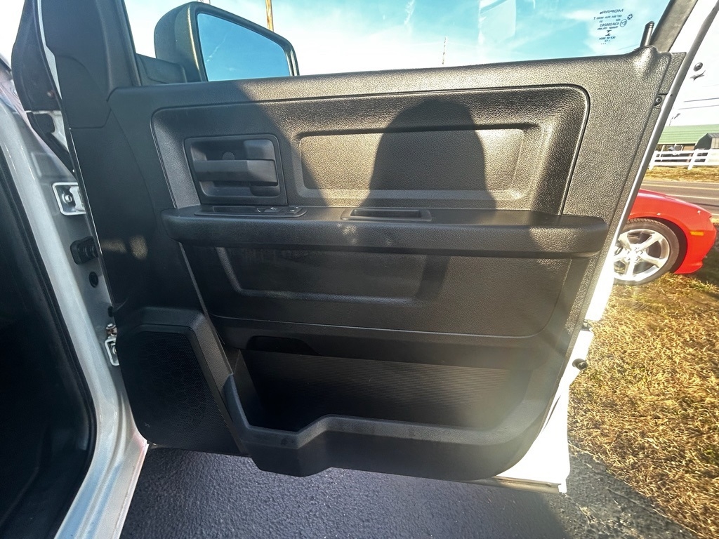 RAM 1500 Tradesman Crew Cab SWB 4WD 2013