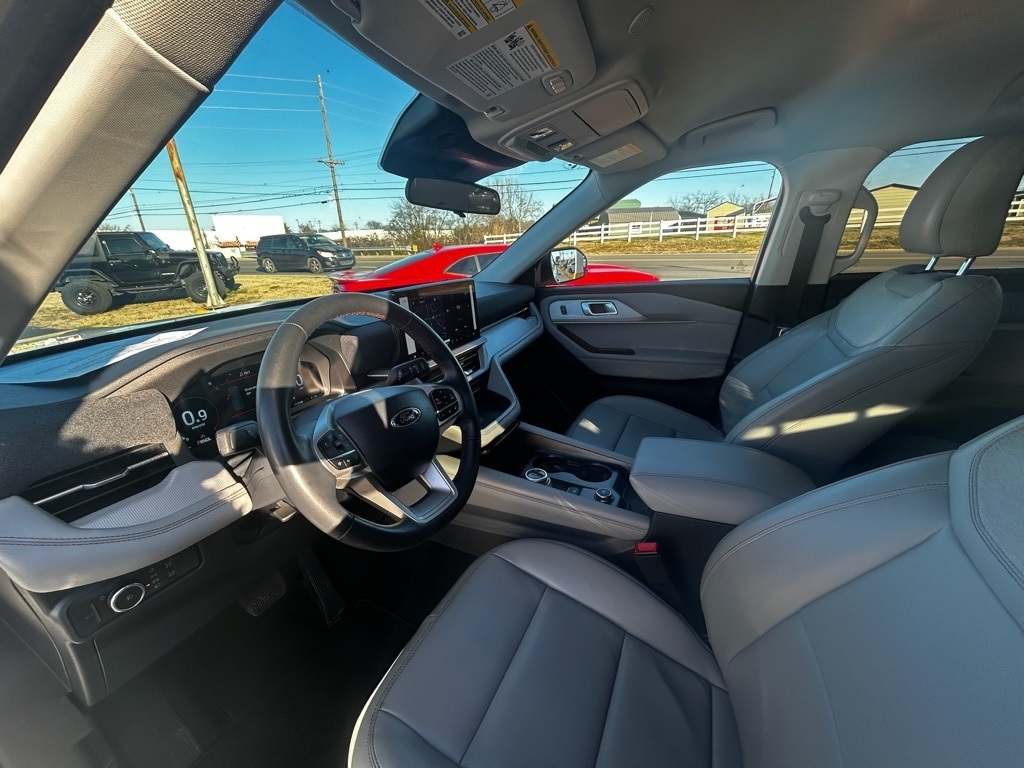 Ford Explorer Active 2025