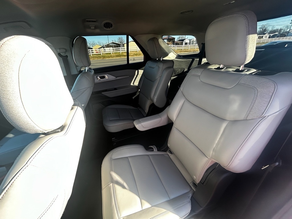 Ford Explorer Active 2025