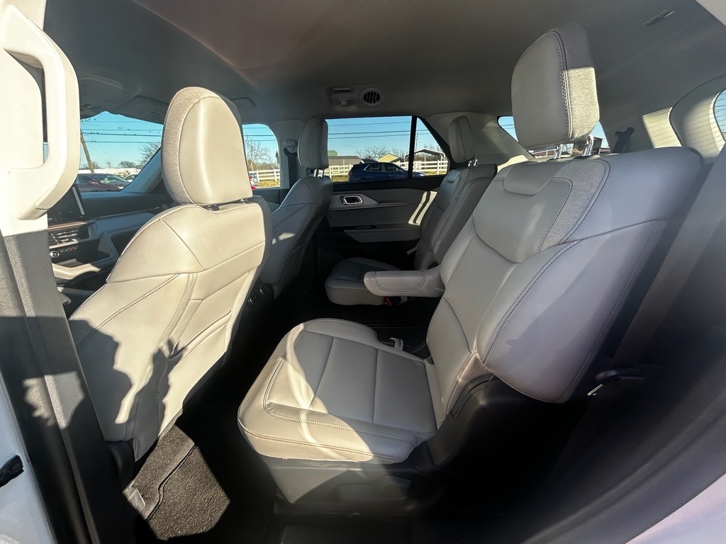 Ford Explorer Active 2025