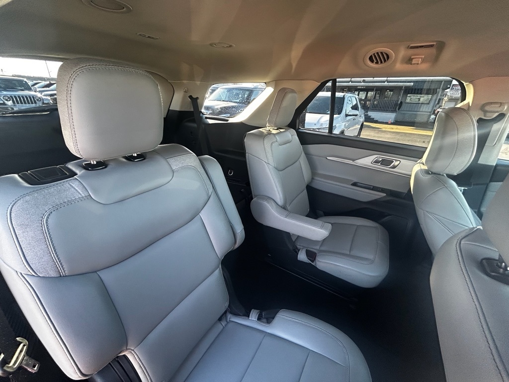 Ford Explorer Active 2025