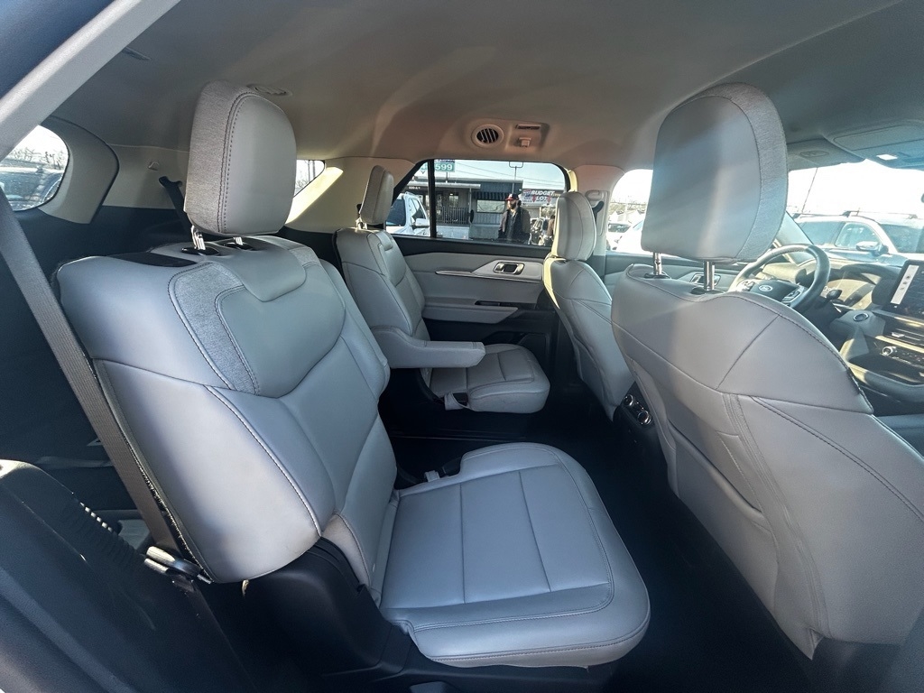 Ford Explorer Active 2025