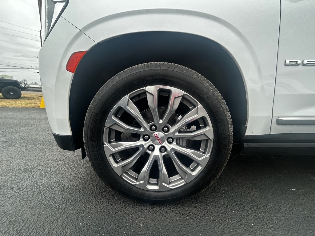 GMC Yukon XL Denali 4WD 2022