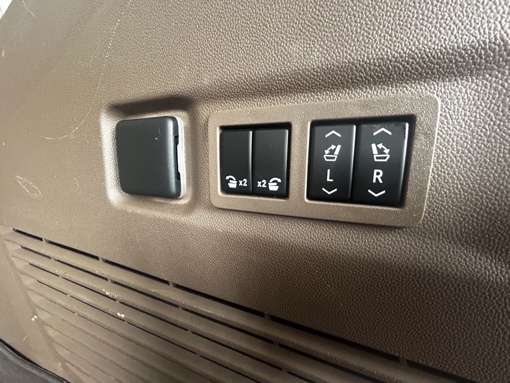 GMC Yukon XL Denali 4WD 2022