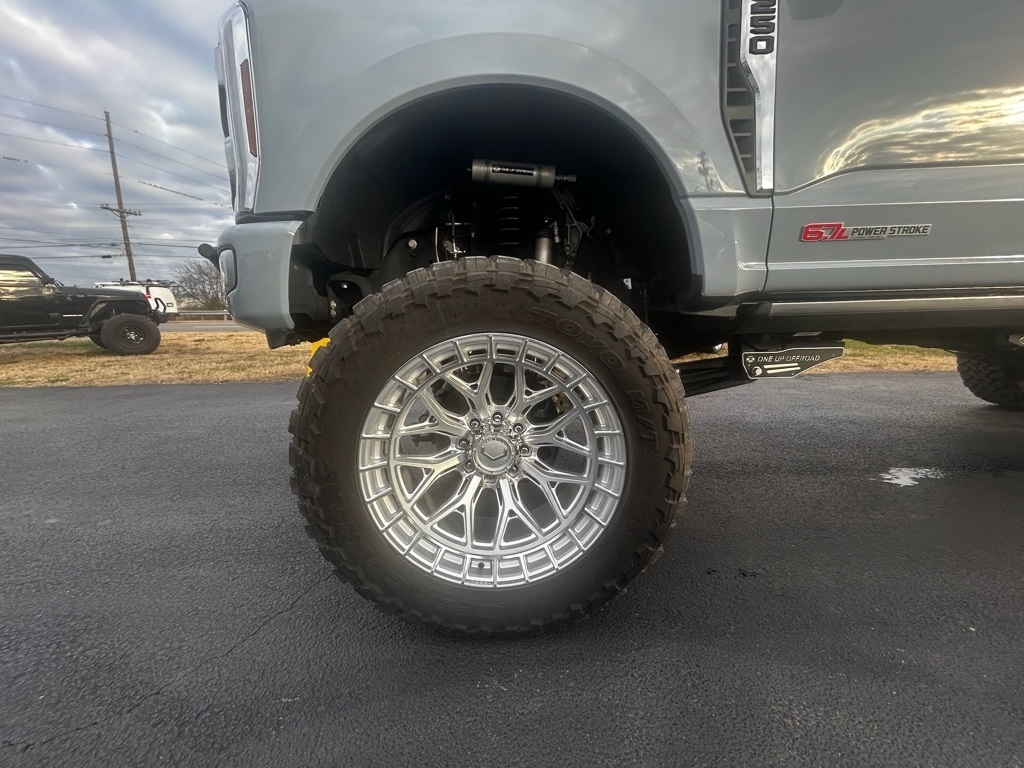 Ford F-250 SD Platinum Crew Cab 4WD 2024