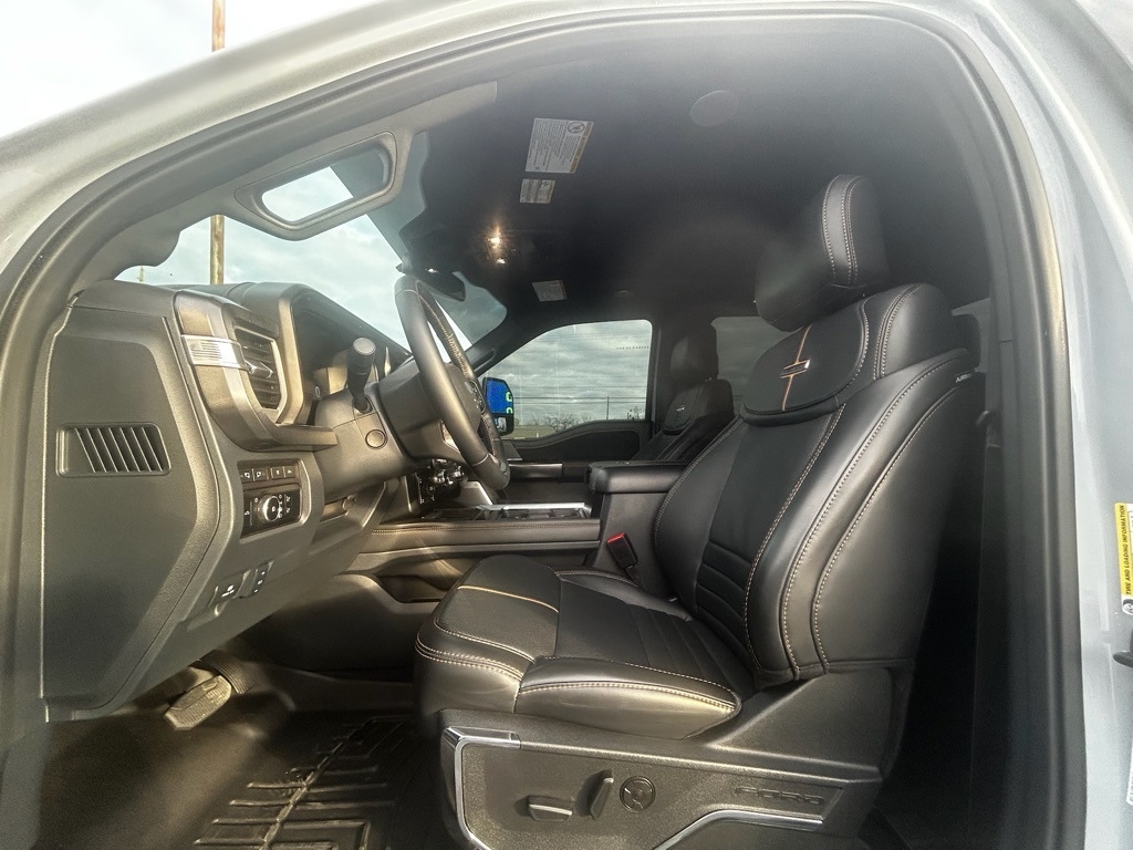 Ford F-250 SD Platinum Crew Cab 4WD 2024