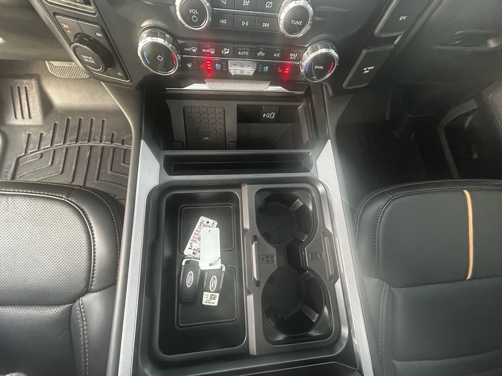 Ford F-250 SD Platinum Crew Cab 4WD 2024