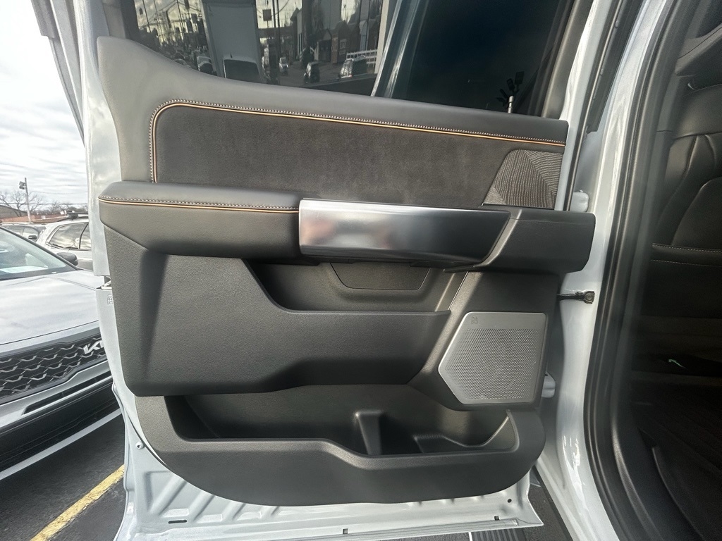 Ford F-250 SD Platinum Crew Cab 4WD 2024