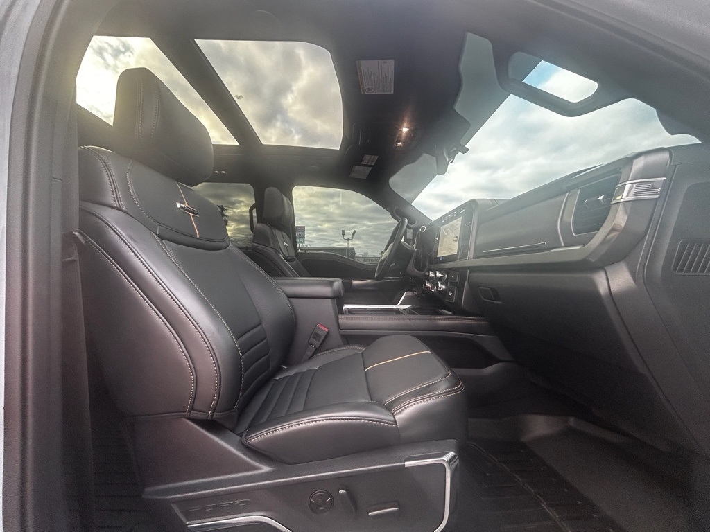 Ford F-250 SD Platinum Crew Cab 4WD 2024