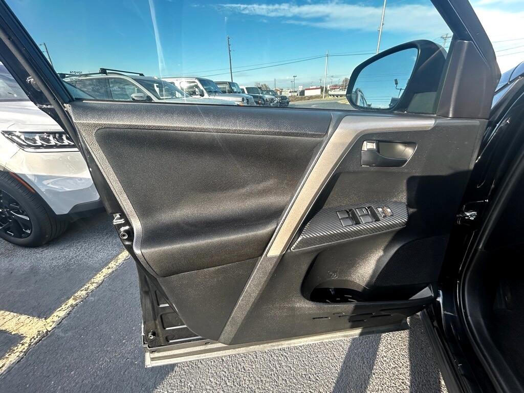 Toyota RAV4 LE FWD 2015