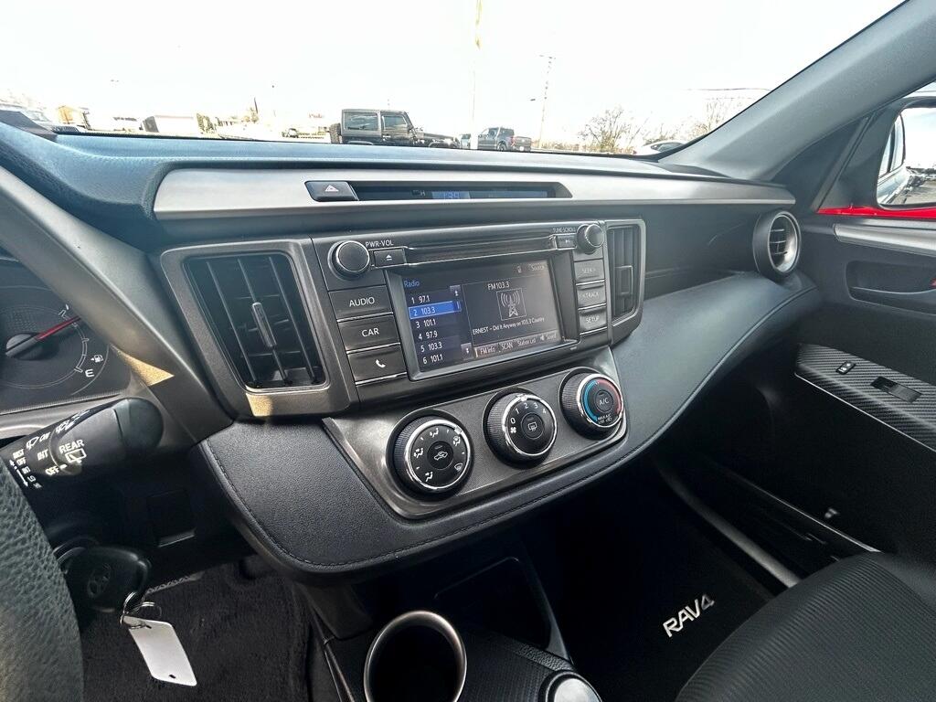 Toyota RAV4 LE FWD 2015