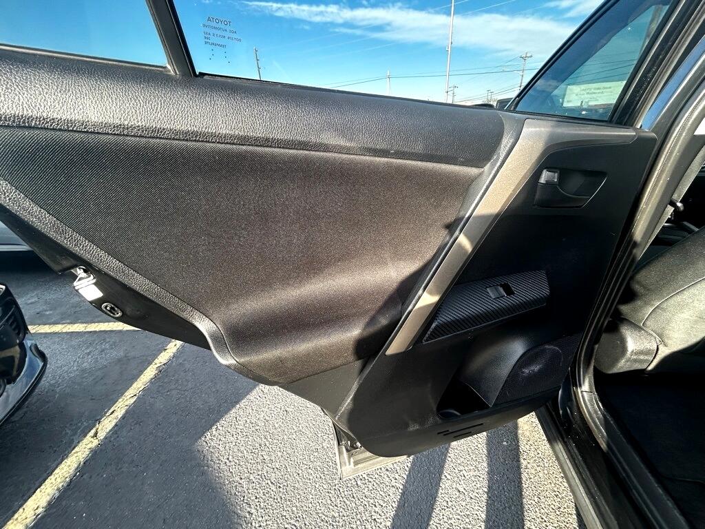 Toyota RAV4 LE FWD 2015