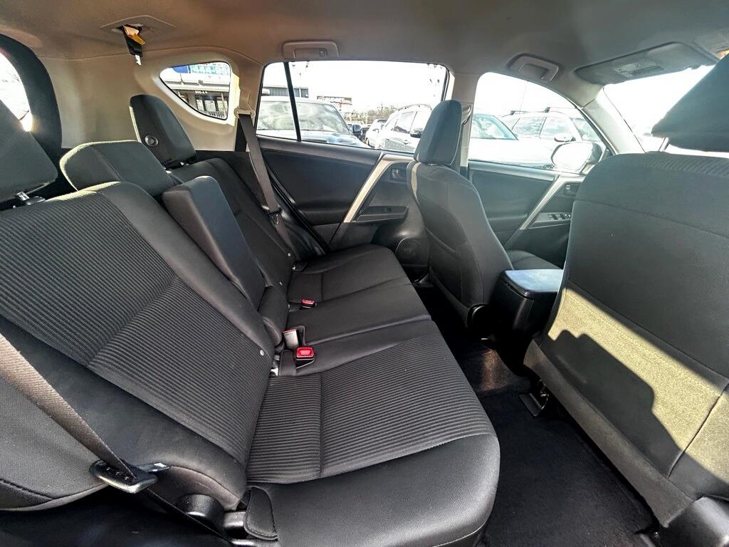 Toyota RAV4 LE FWD 2015