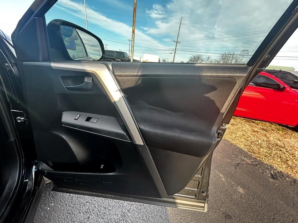 Toyota RAV4 LE FWD 2015