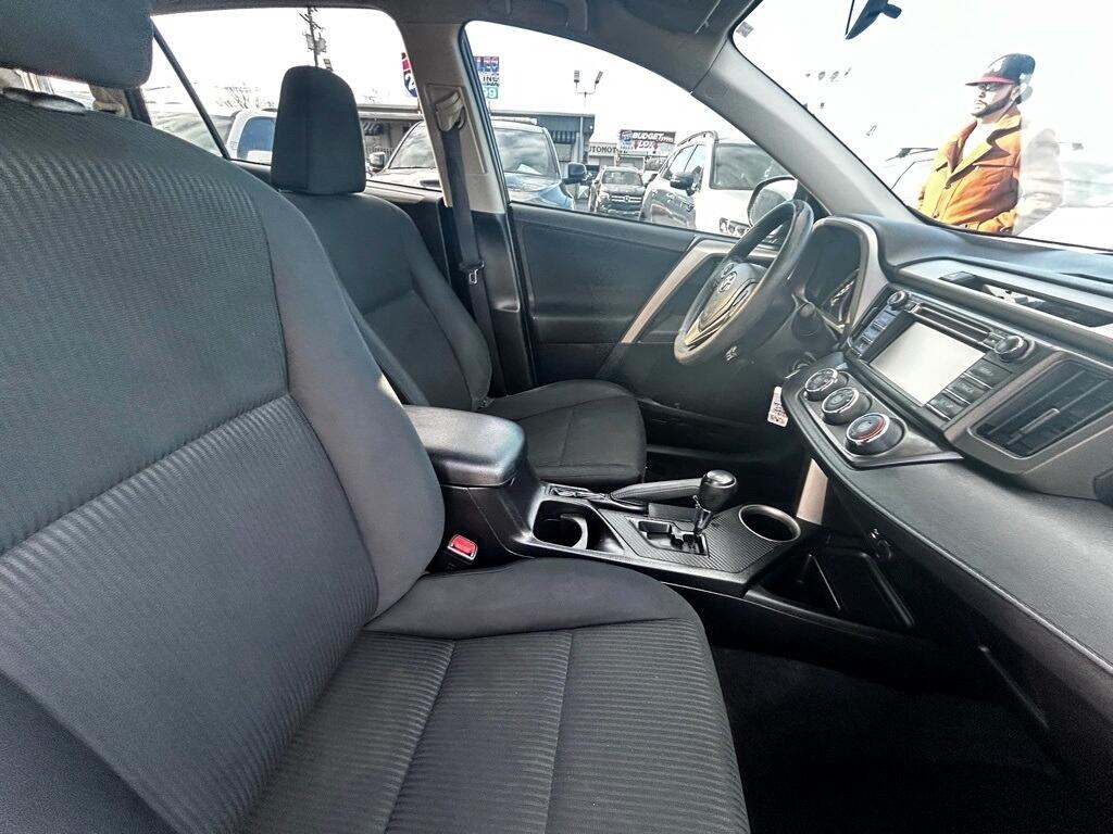 Toyota RAV4 LE FWD 2015