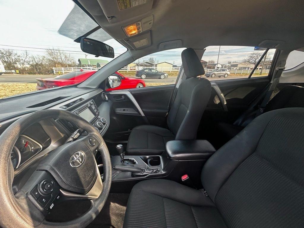 Toyota RAV4 LE FWD 2015