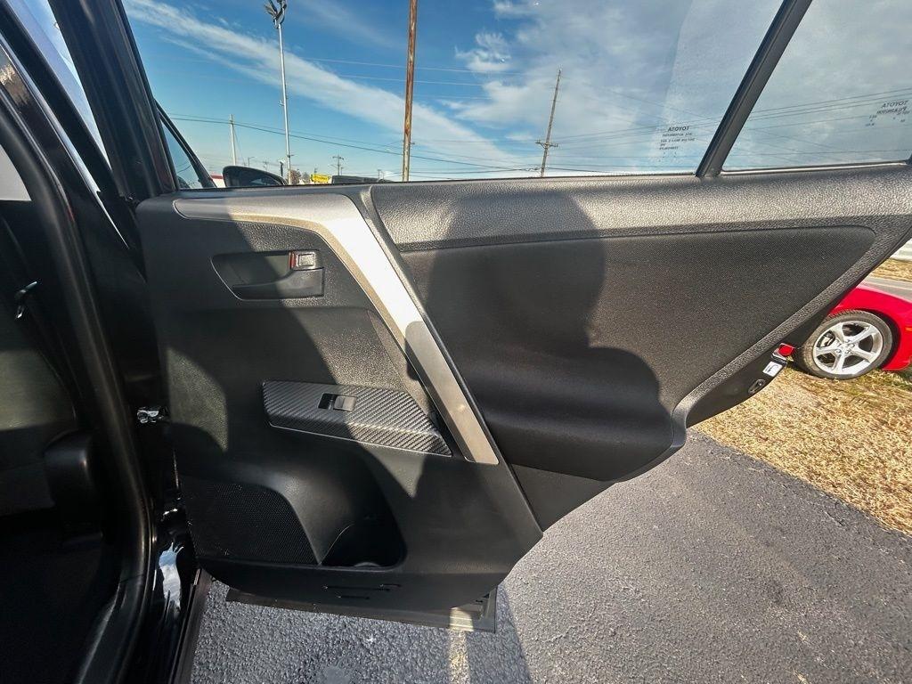 Toyota RAV4 LE FWD 2015