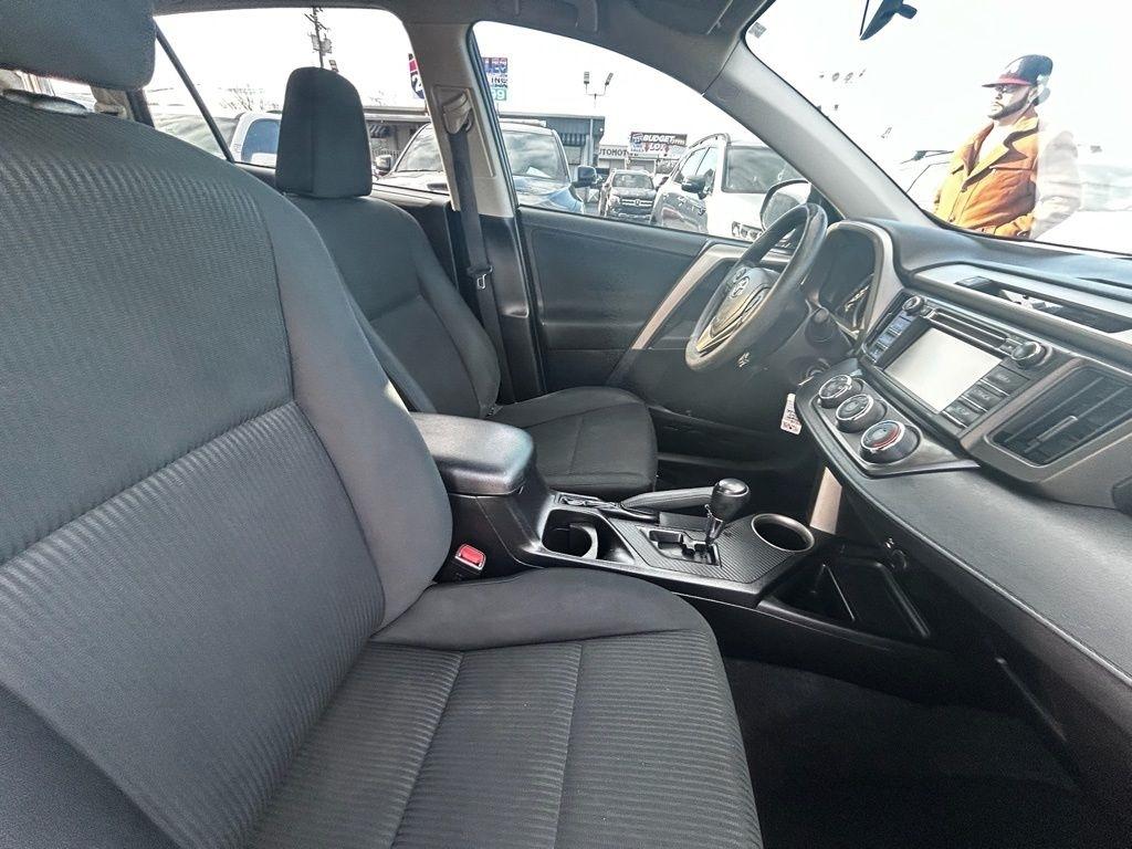 Toyota RAV4 LE FWD 2015