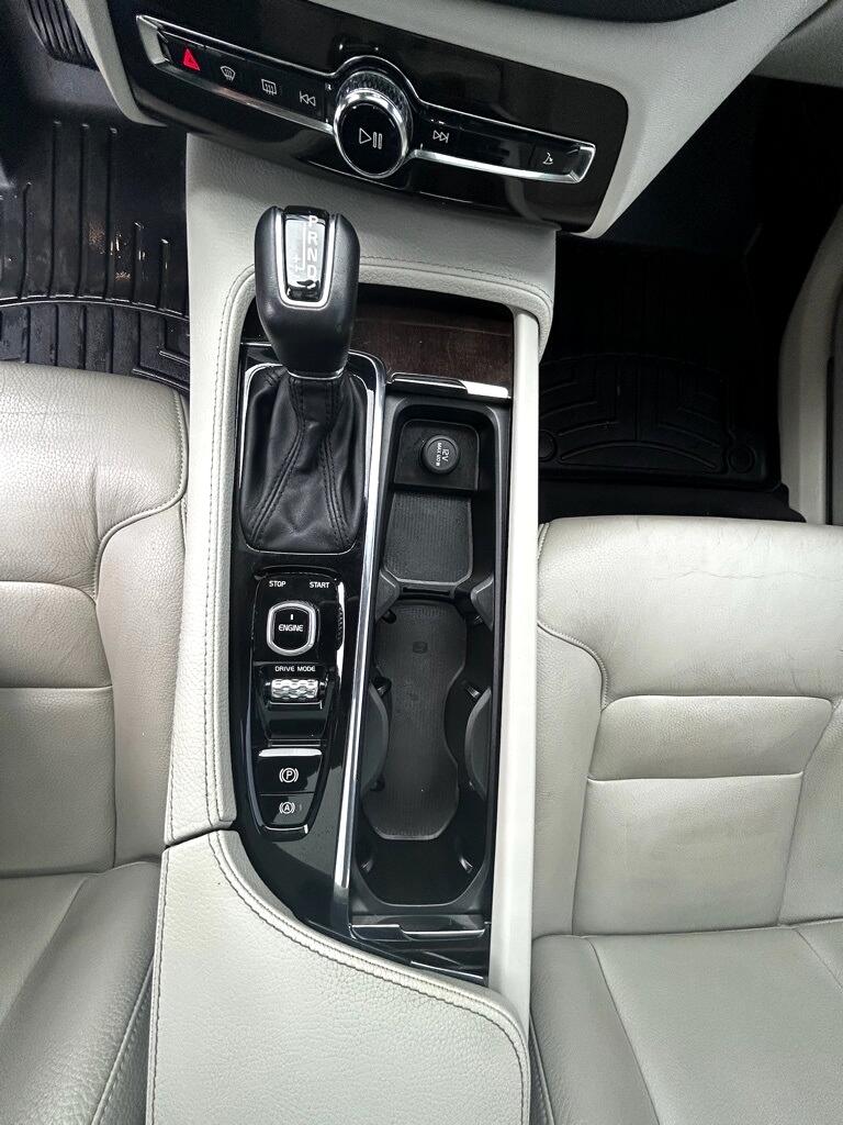 Volvo XC90 T6 Momentum AWD 2017