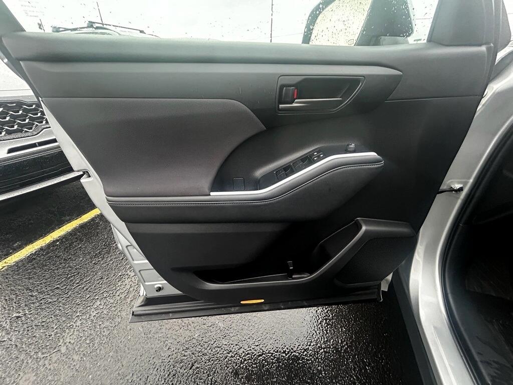 Toyota Highlander Limited AWD 2024