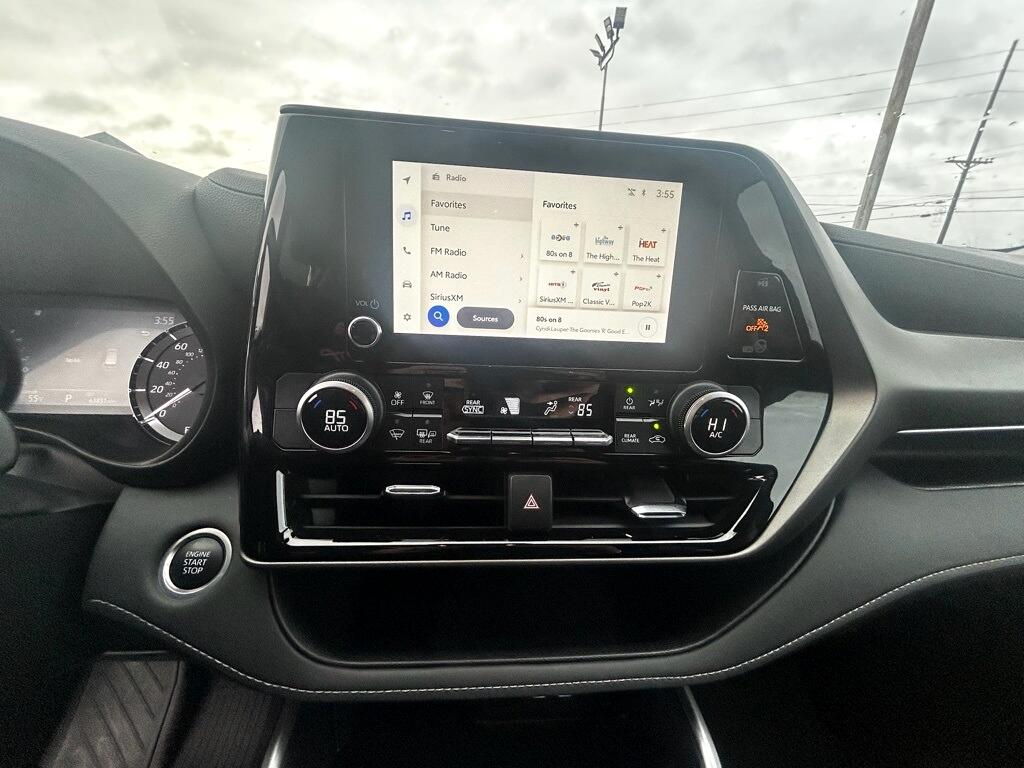 Toyota Highlander Limited AWD 2024