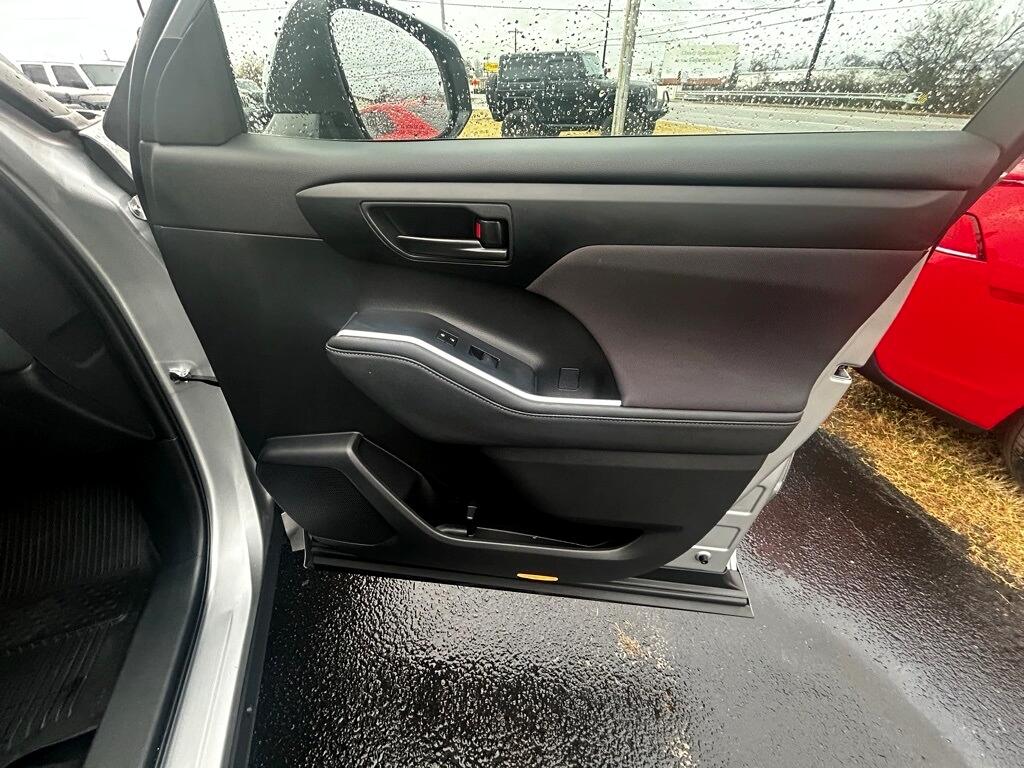 Toyota Highlander Limited AWD 2024
