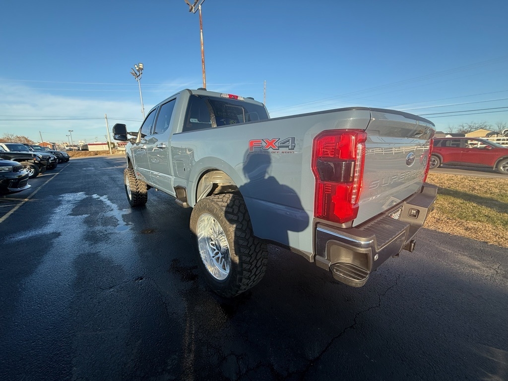 Ford F-250 SD XL Crew Cab 4WD 2023