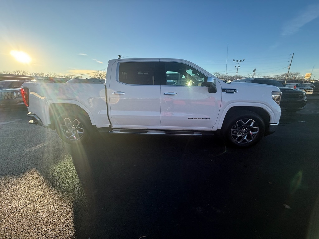 GMC Sierra 1500 SLT Crew Cab 4WD 2025
