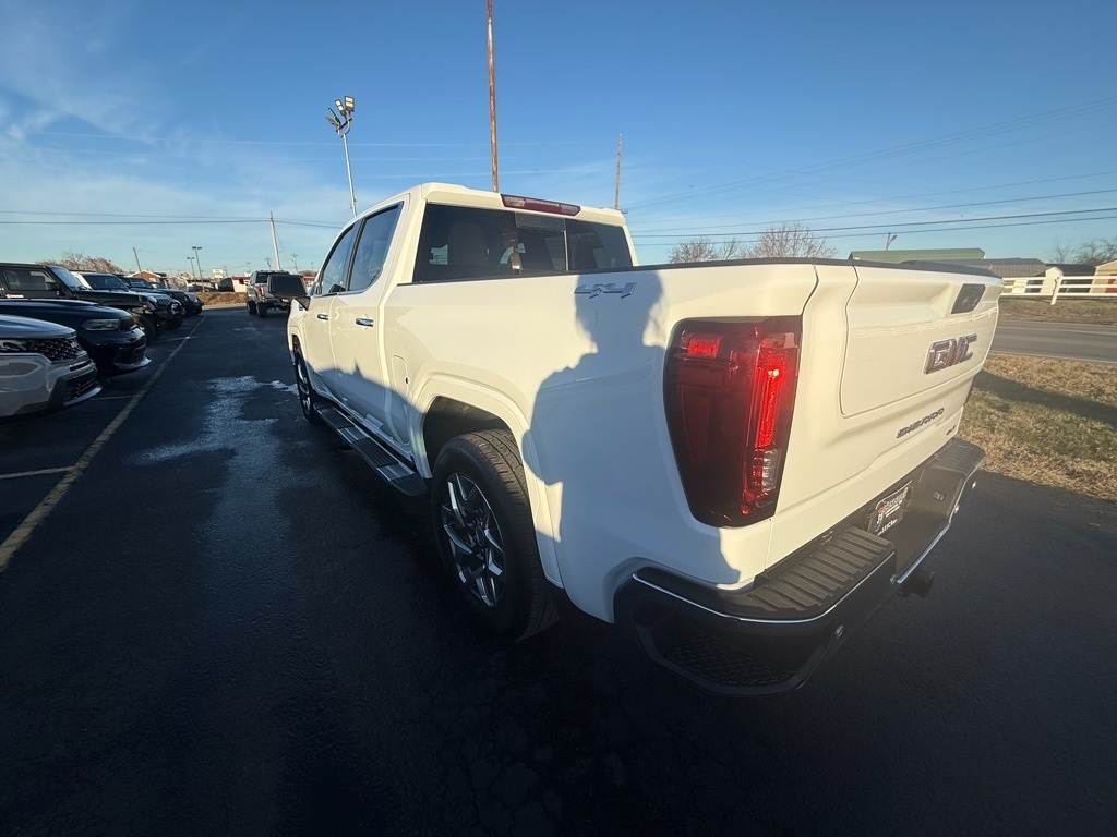 GMC Sierra 1500 SLT Crew Cab 4WD 2025