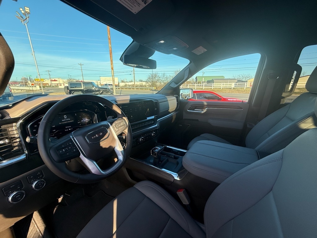 GMC Sierra 1500 SLT Crew Cab 4WD 2025