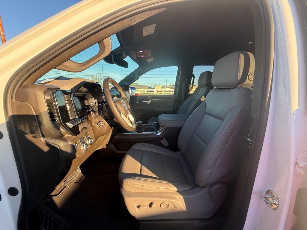 GMC Sierra 1500 SLT Crew Cab 4WD 2025