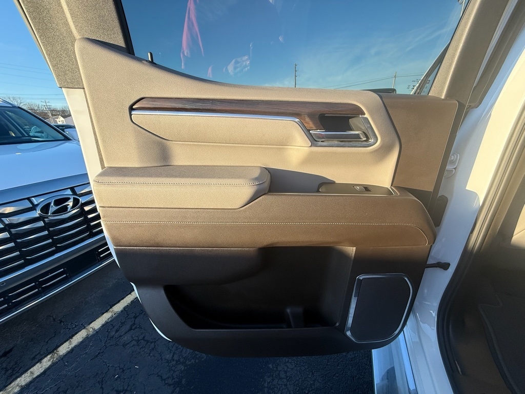 GMC Sierra 1500 SLT Crew Cab 4WD 2025