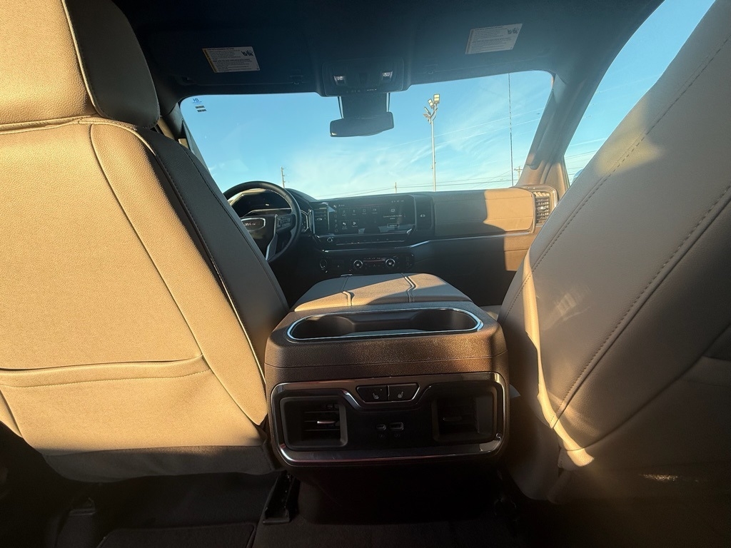 GMC Sierra 1500 SLT Crew Cab 4WD 2025