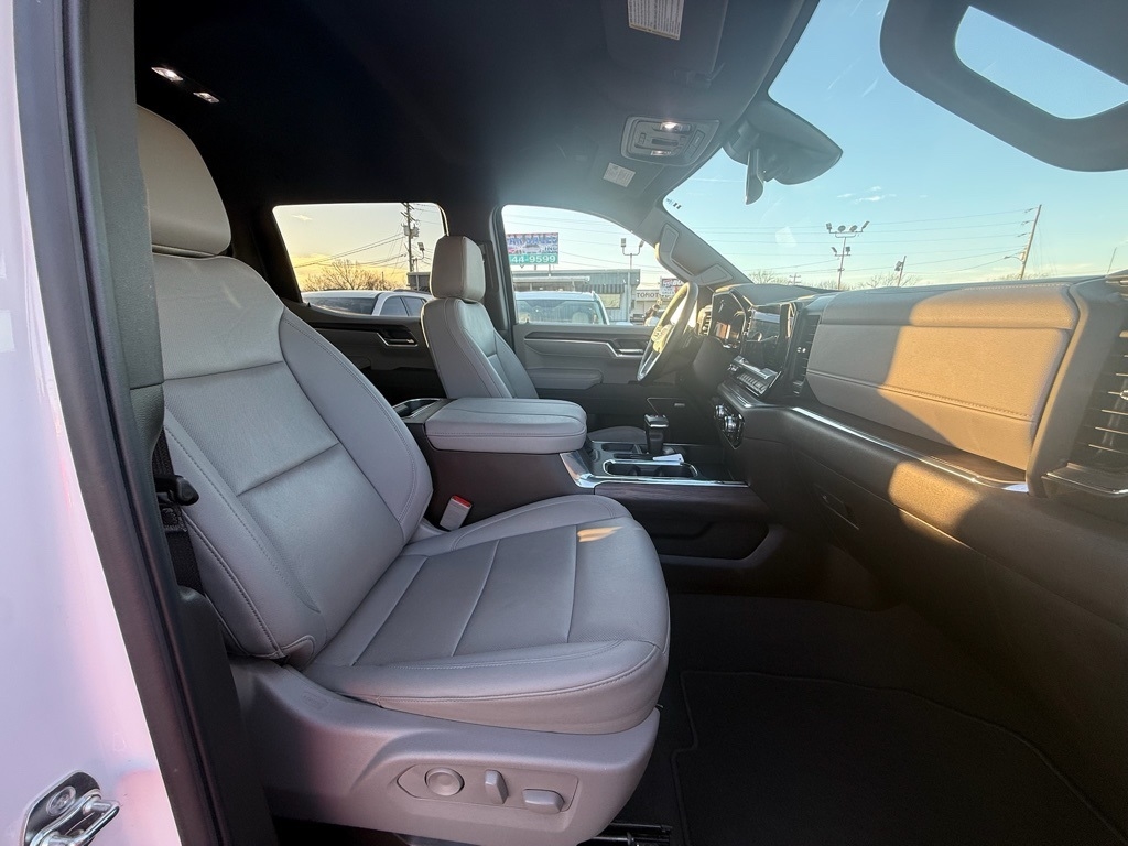 GMC Sierra 1500 SLT Crew Cab 4WD 2025