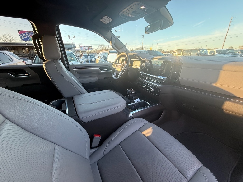 GMC Sierra 1500 SLT Crew Cab 4WD 2025