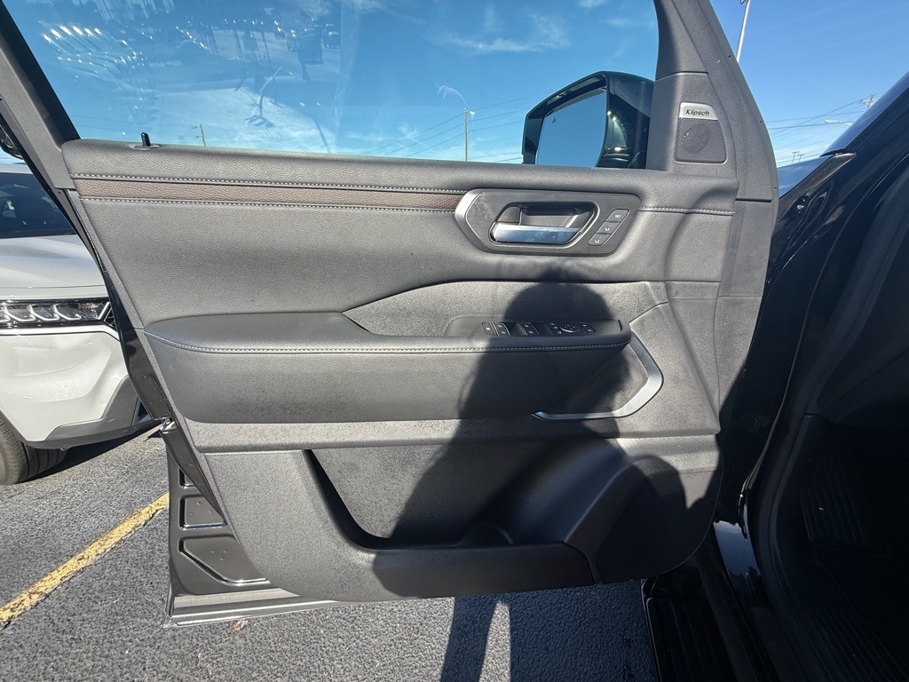 Nissan Armada Platinum Reserve 4WD 2025