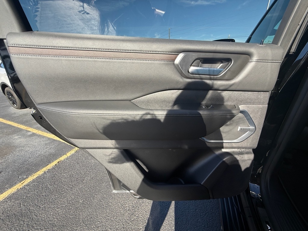 Nissan Armada Platinum Reserve 4WD 2025