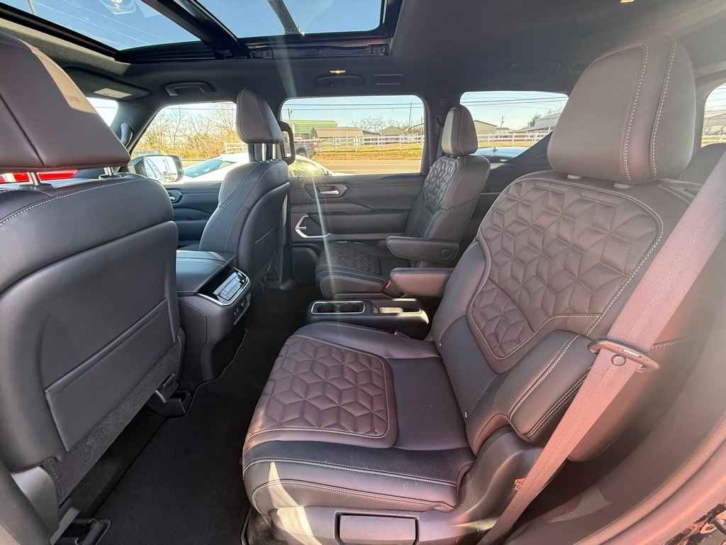 Nissan Armada Platinum Reserve 4WD 2025